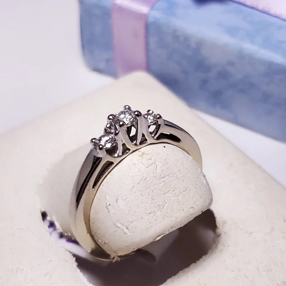 Estate .25ctw Natural Diamond Past Present Future 14Kt WG Anniversary Ring#20850 - Picture 3 of 6